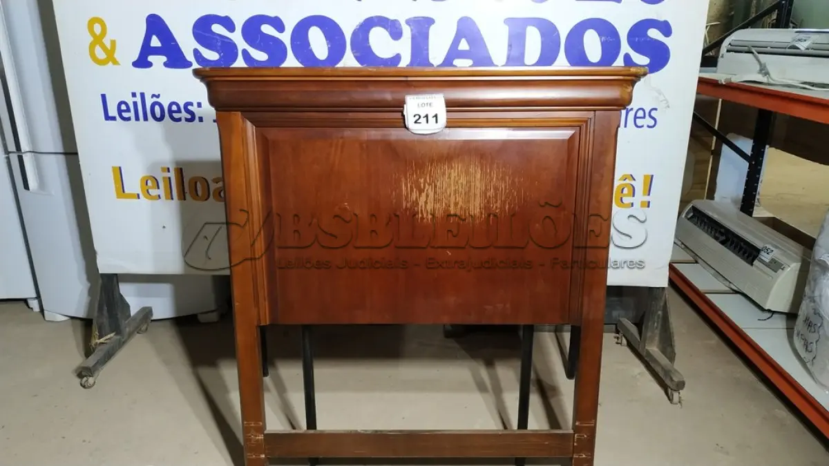 LOTE 211 - 01 CABECEIRA DE CAMA. (NO ESTADO EM QUE SE ENCONTRA. SUJEITO A AVARIAS OCULTAS/VISÍVEIS.)  BF8593U