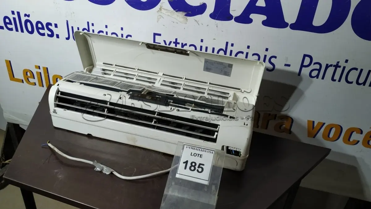 LOTE 185 - 01 EVAPORADORA 12.000BTUS. (NO ESTADO EM QUE SE ENCONTRA. SUJEITO A AVARIAS OCULTAS/VISÍVEIS.)  AV9866M