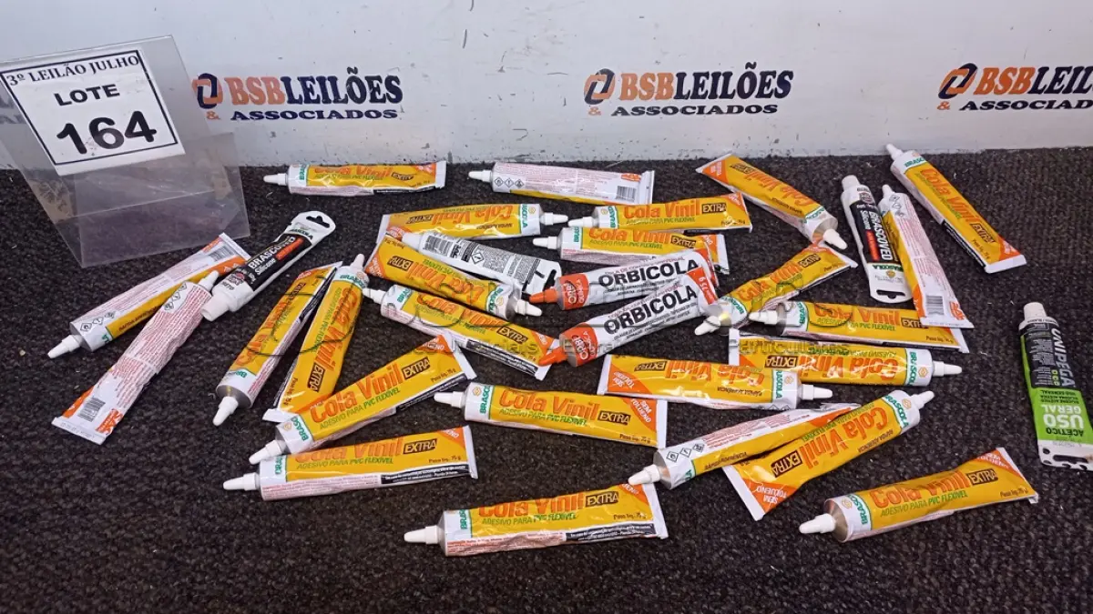 LOTE 164 - 01 LOTE COM VÁRIOS SELANTES SILICONE E COLA DE CONTATO UNIVERSAL. (NO ESTADO) ATENÇÃO! FAZER A VISITAÇÃO ANTES DE ARREMATAR, NÃO SABEMOS SE FUNCIONA, LEILÃO NÃO TEM GARANTIA E NEM DEVOLUÇÃO, SUJEITO A POSSÍVEIS AVARIAS VISÍVEIS/OCULTAS E/OU AUSÊNCIA DE COMPONENTES.