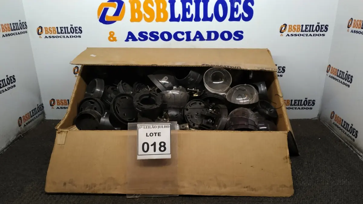 LOTE 018 - 01 LOTE COM GRANDE QUANTIDADE DE ACESSÓRIOS PARA CÂMERAS DE MONITORAMENTO. (NO ESTADO) ATENÇÃO! FAZER A VISITAÇÃO ANTES DE ARREMATAR, NÃO SABEMOS SE FUNCIONA, LEILÃO NÃO TEM GARANTIA E NEM DEVOLUÇÃO, SUJEITO A POSSÍVEIS AVARIAS VISÍVEIS/OCULTAS E/OU AUSÊNCIA DE COMPONENTES.
