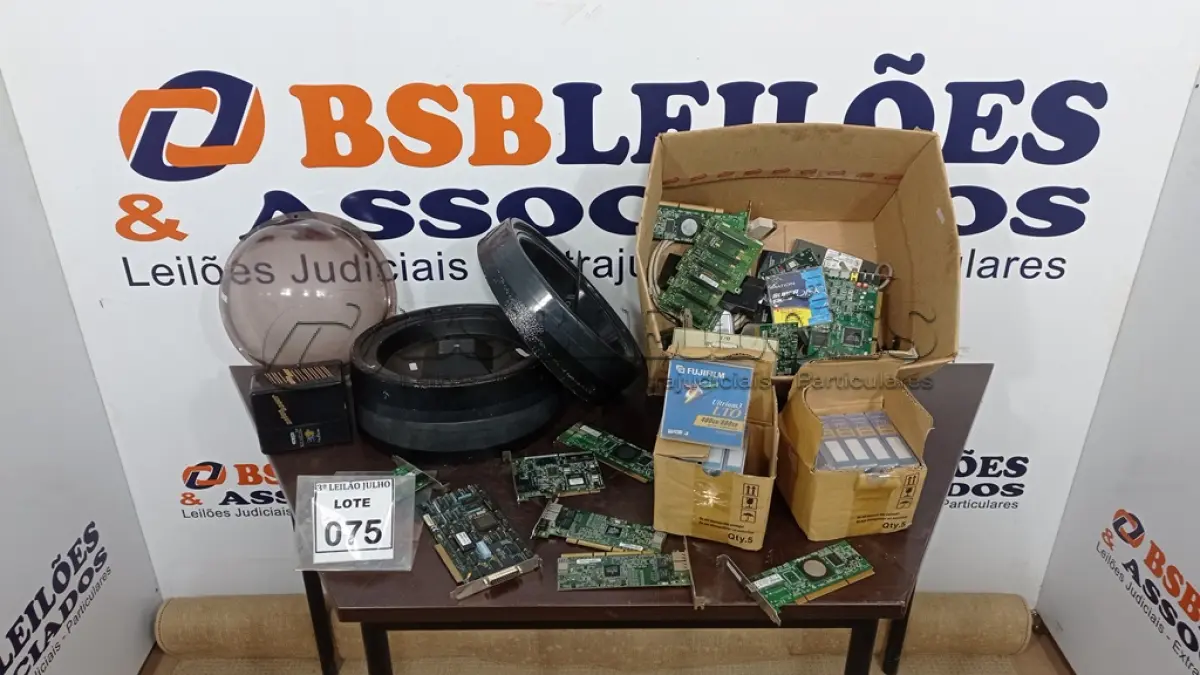LOTE 075 - 01 LOTE COM GRANDE QUANTIDADE DE PLACAS DE CIRCUITOS E ACESSÓRIOS DE CÂMERAS DE MONITORAMENTO. (NO ESTADO) ATENÇÃO! FAZER A VISITAÇÃO ANTES DE ARREMATAR, NÃO SABEMOS SE FUNCIONA, LEILÃO NÃO TEM GARANTIA E NEM DEVOLUÇÃO, SUJEITO A POSSÍVEIS AVARIAS VISÍVEIS/OCULTAS E/OU AUSÊNCIA DE COMPONENTES.