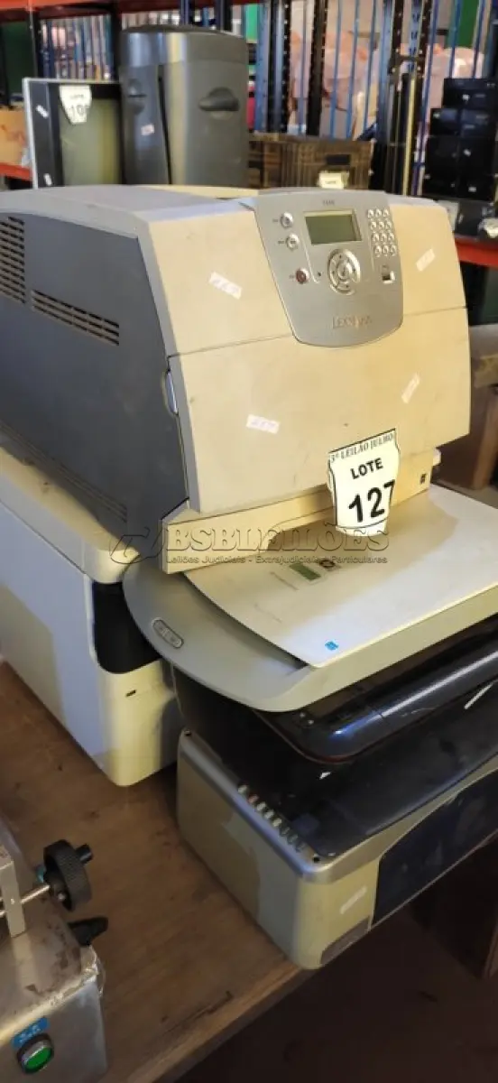 LOTE 127 - 04 IMPRESSORAS E 01 SCANNER DE MARCAS E MODELOS DIVERSOS. (NO ESTADO) ATENÇÃO! FAZER A VISITAÇÃO ANTES DE ARREMATAR, NÃO SABEMOS SE FUNCIONA, LEILÃO NÃO TEM GARANTIA E NEM DEVOLUÇÃO, SUJEITO A POSSÍVEIS AVARIAS VISÍVEIS/OCULTAS E/OU AUSÊNCIA DE COMPONENTES.