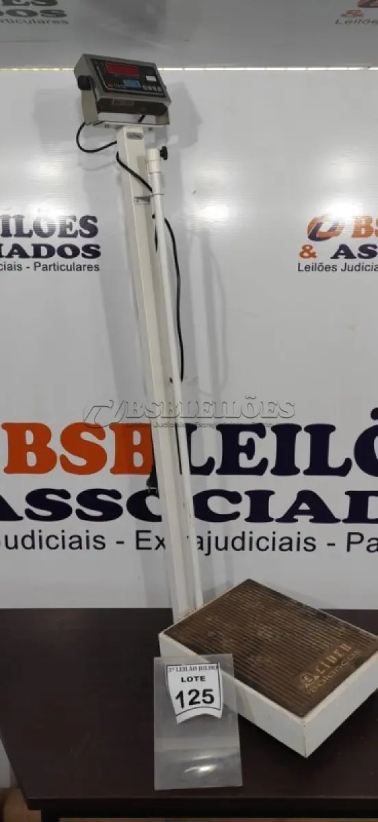 LOTE 125 - 01 BALANÇA CORPORAL MARCA LÍDER. (NO ESTADO) ATENÇÃO! FAZER A VISITAÇÃO ANTES DE ARREMATAR, NÃO SABEMOS SE FUNCIONA, LEILÃO NÃO TEM GARANTIA E NEM DEVOLUÇÃO, SUJEITO A POSSÍVEIS AVARIAS VISÍVEIS/OCULTAS E/OU AUSÊNCIA DE COMPONENTES.