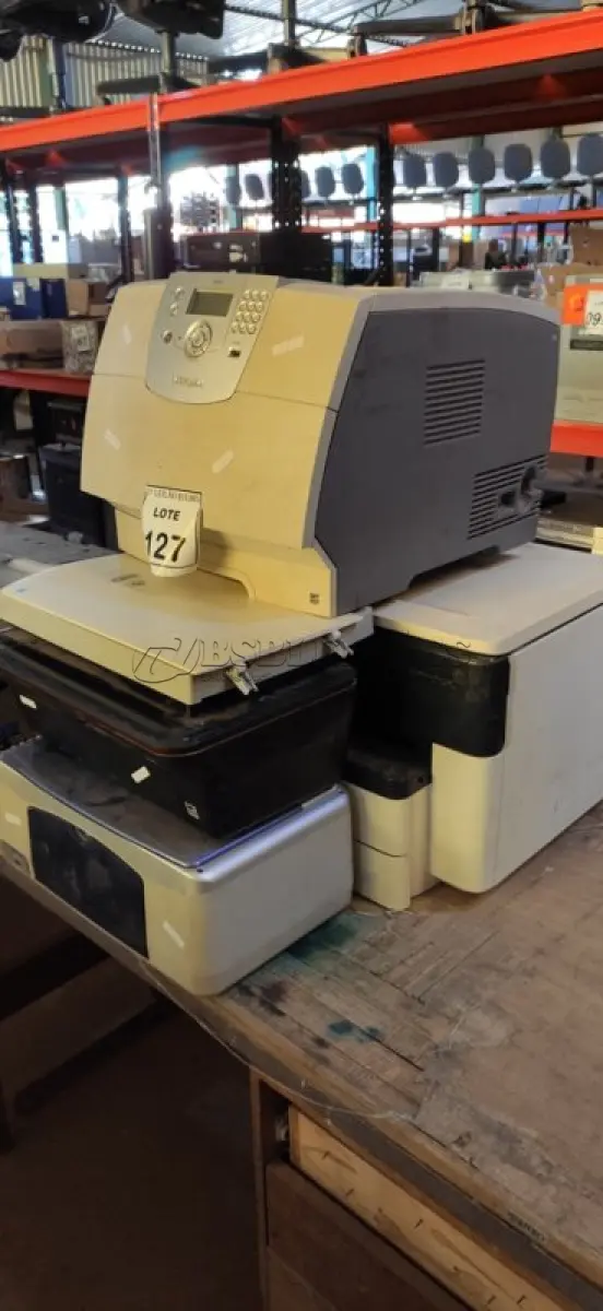LOTE 127 - 04 IMPRESSORAS E 01 SCANNER DE MARCAS E MODELOS DIVERSOS. (NO ESTADO) ATENÇÃO! FAZER A VISITAÇÃO ANTES DE ARREMATAR, NÃO SABEMOS SE FUNCIONA, LEILÃO NÃO TEM GARANTIA E NEM DEVOLUÇÃO, SUJEITO A POSSÍVEIS AVARIAS VISÍVEIS/OCULTAS E/OU AUSÊNCIA DE COMPONENTES.