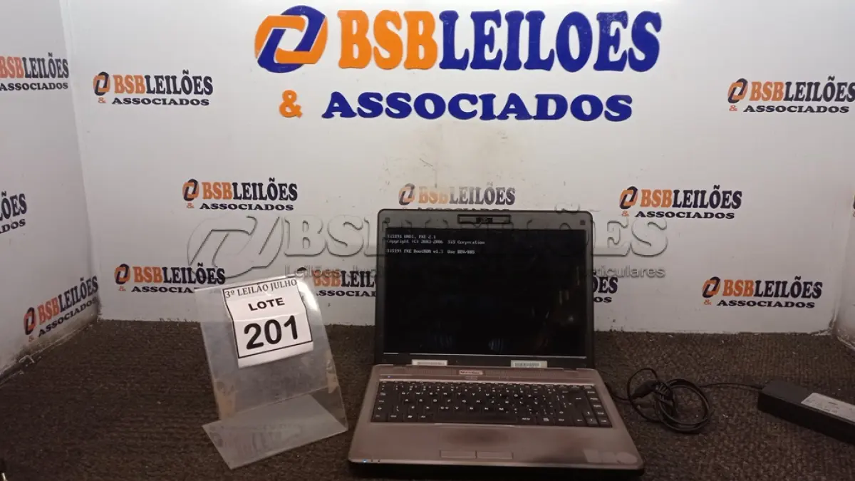 LOTE 201 - 01 NOTEBOOK MARCA VECTOR COM FONTE.  (NO ESTADO) ATENÇÃO! FAZER A VISITAÇÃO ANTES DE ARREMATAR, NÃO SABEMOS SE FUNCIONA. LEILÃO NÃO TEM GARANTIA E NEM DEVOLUÇÃO, SUJEITO A POSSÍVEIS AVARIAS VISÍVEIS/OCULTAS E/OU AUSÊNCIA DE COMPONENTES.