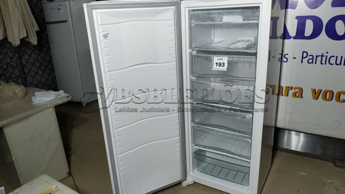 LOTE 193 - 01 FREEZER VERTICAL CONSUL 220V. (NO ESTADO EM QUE SE ENCONTRA. SUJEITO A AVARIAS OCULTAS/VISÍVEIS.)  BH1651Y