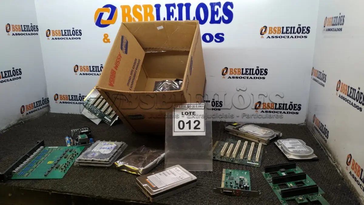 LOTE 012 - 01 LOTE COM VÁRIAS PLACAS MÃE E HD DE SERVIDOR. (NO ESTADO) ATENÇÃO! FAZER A VISITAÇÃO ANTES DE ARREMATAR, NÃO SABEMOS SE FUNCIONA, LEILÃO NÃO TEM GARANTIA E NEM DEVOLUÇÃO, SUJEITO A POSSÍVEIS AVARIAS VISÍVEIS/OCULTAS E/OU AUSÊNCIA DE COMPONENTES.