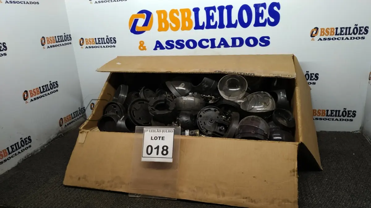 LOTE 018 - 01 LOTE COM GRANDE QUANTIDADE DE ACESSÓRIOS PARA CÂMERAS DE MONITORAMENTO. (NO ESTADO) ATENÇÃO! FAZER A VISITAÇÃO ANTES DE ARREMATAR, NÃO SABEMOS SE FUNCIONA, LEILÃO NÃO TEM GARANTIA E NEM DEVOLUÇÃO, SUJEITO A POSSÍVEIS AVARIAS VISÍVEIS/OCULTAS E/OU AUSÊNCIA DE COMPONENTES.