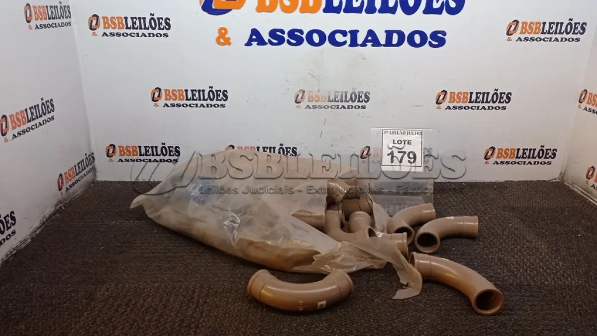 LOTE 179 - 01 LOTE COM VÁRIAS CURVAS 90-40MM MARCA KRONA. (NO ESTADO) ATENÇÃO! FAZER A VISITAÇÃO ANTES DE ARREMATAR, NÃO SABEMOS SE FUNCIONA. LEILÃO NÃO TEM GARANTIA E NEM DEVOLUÇÃO, SUJEITO A POSSÍVEIS AVARIAS VISÍVEIS/OCULTAS E/OU AUSÊNCIA DE COMPONENTES.