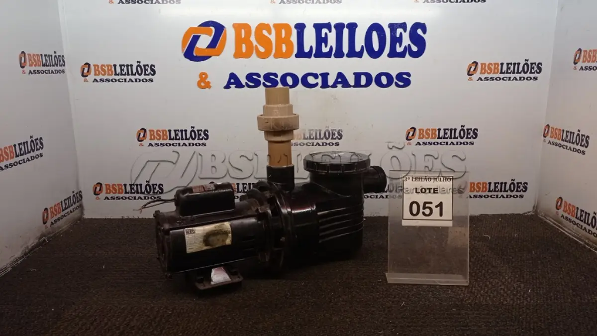 LOTE 051 - 01 BOMBA COM PRÉ FILTRO DE PISCINA. (NO ESTADO) ATENÇÃO! FAZER A VISITAÇÃO ANTES DE ARREMATAR, NÃO SABEMOS SE FUNCIONA, LEILÃO NÃO TEM GARANTIA E NEM DEVOLUÇÃO, SUJEITO A POSSÍVEIS AVARIAS VISÍVEIS/OCULTAS E/OU AUSÊNCIA DE COMPONENTES.