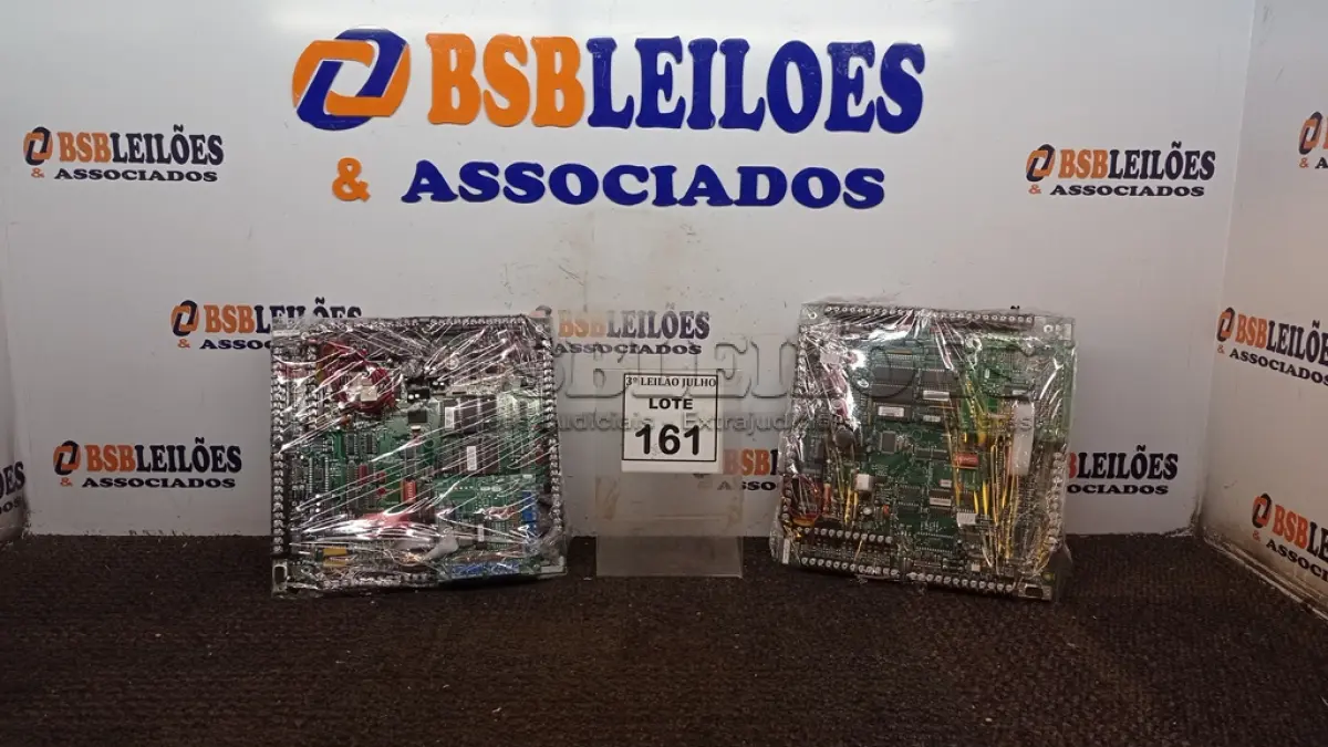 LOTE 161 - 02 PLACAS MÃE. (NO ESTADO) ATENÇÃO! FAZER A VISITAÇÃO ANTES DE ARREMATAR, NÃO SABEMOS SE FUNCIONA, LEILÃO NÃO TEM GARANTIA E NEM DEVOLUÇÃO, SUJEITO A POSSÍVEIS AVARIAS VISÍVEIS/OCULTAS E/OU AUSÊNCIA DE COMPONENTES.