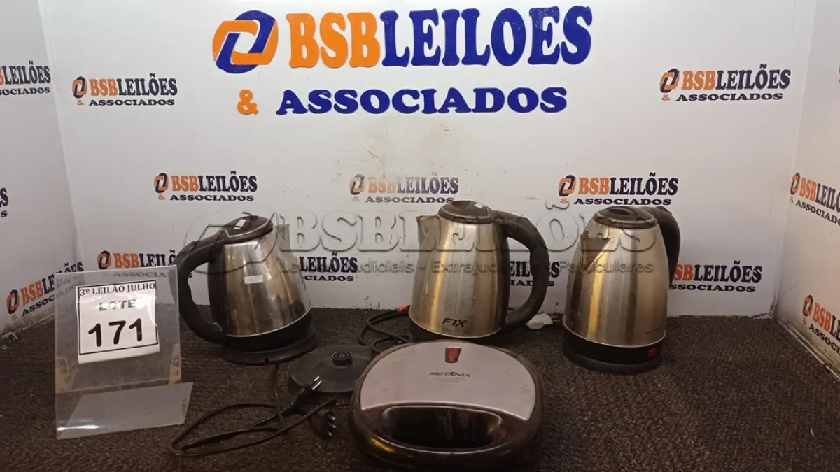 LOTE 171 - 03 CHALEIRAS ELÉTRICAS EM INOX E 01 SANDUICHEIRA MARCA BRITÂNIA. (NO ESTADO) ATENÇÃO! FAZER A VISITAÇÃO ANTES DE ARREMATAR, NÃO SABEMOS SE FUNCIONA, LEILÃO NÃO TEM GARANTIA E NEM DEVOLUÇÃO, SUJEITO A POSSÍVEIS AVARIAS VISÍVEIS/OCULTAS E/OU AUSÊNCIA DE COMPONENTES.