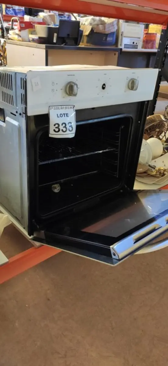 LOTE 333 - 01 FORNO ELÉTRICO DE EMBUTIR MARCA ELECTROLUX. (NO ESTADO) ATENÇÃO! FAZER A VISITAÇÃO ANTES DE ARREMATAR, NÃO SABEMOS SE FUNCIONA. LEILÃO NÃO TEM GARANTIA E NEM DEVOLUÇÃO, SUJEITO A POSSÍVEIS AVARIAS VISÍVEIS/OCULTAS E/OU AUSÊNCIA DE COMPONENTES.