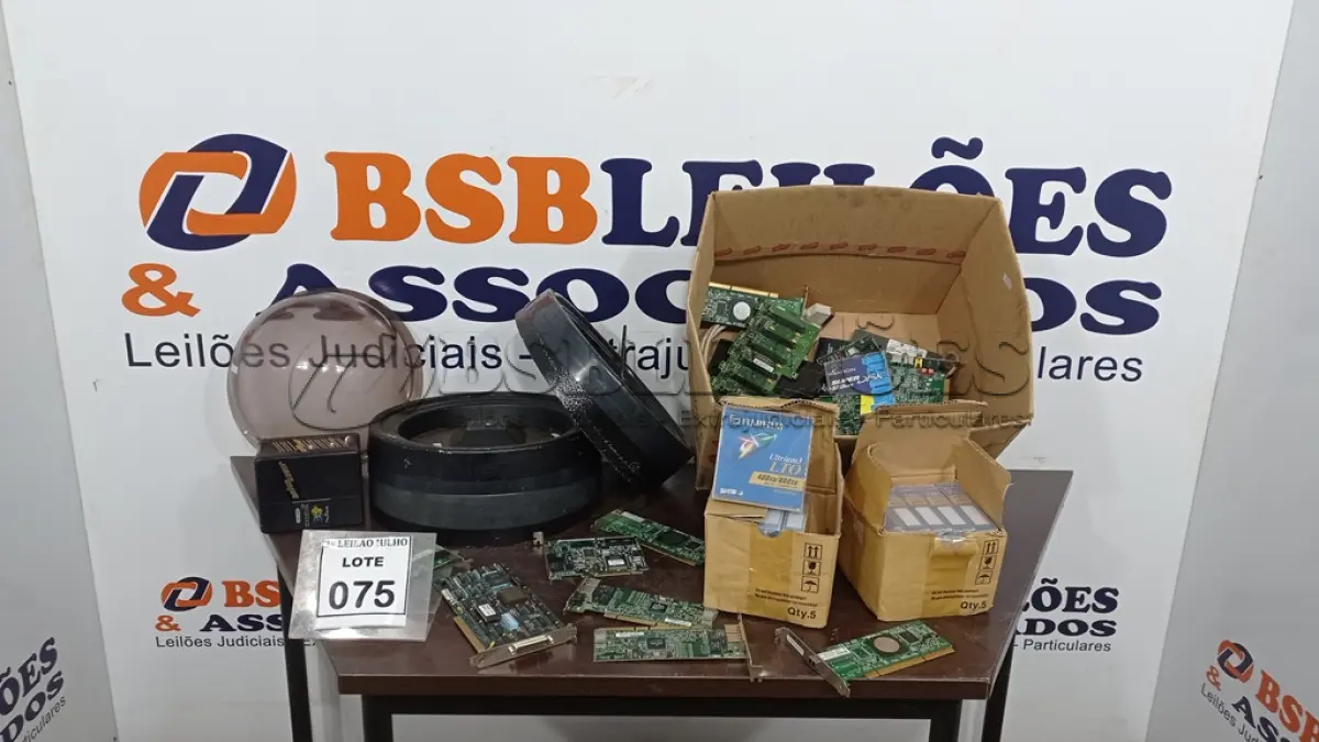 LOTE 075 - 01 LOTE COM GRANDE QUANTIDADE DE PLACAS DE CIRCUITOS E ACESSÓRIOS DE CÂMERAS DE MONITORAMENTO. (NO ESTADO) ATENÇÃO! FAZER A VISITAÇÃO ANTES DE ARREMATAR, NÃO SABEMOS SE FUNCIONA, LEILÃO NÃO TEM GARANTIA E NEM DEVOLUÇÃO, SUJEITO A POSSÍVEIS AVARIAS VISÍVEIS/OCULTAS E/OU AUSÊNCIA DE COMPONENTES.