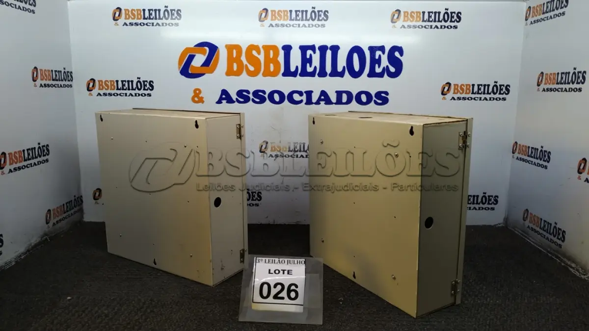 LOTE 026 - 02 QUADROS DE DISTRIBUIÇÃO DE METAL. (NO ESTADO) ATENÇÃO! FAZER A VISITAÇÃO ANTES DE ARREMATAR, NÃO SABEMOS SE FUNCIONA, LEILÃO NÃO TEM GARANTIA E NEM DEVOLUÇÃO, SUJEITO A POSSÍVEIS AVARIAS VISÍVEIS/OCULTAS E/OU AUSÊNCIA DE COMPONENTES.