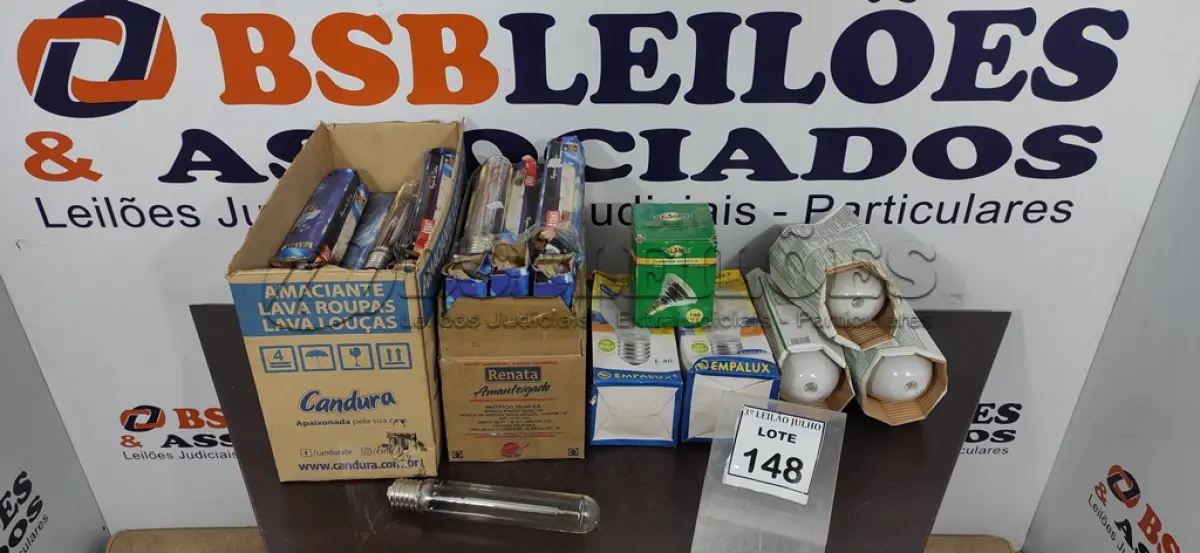LOTE 148 - 01 LOTE COM GRANDE QUANTIDADE DE LÂMPADAS DE MARCAS E MODELOS DIVERSOS. (NO ESTADO) ATENÇÃO! FAZER A VISITAÇÃO ANTES DE ARREMATAR, NÃO SABEMOS SE FUNCIONA, LEILÃO NÃO TEM GARANTIA E NEM DEVOLUÇÃO, SUJEITO A POSSÍVEIS AVARIAS VISÍVEIS/OCULTAS E/OU AUSÊNCIA DE COMPONENTES.