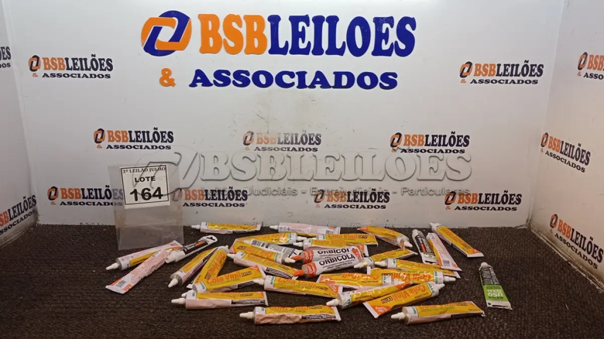 LOTE 164 - 01 LOTE COM VÁRIOS SELANTES SILICONE E COLA DE CONTATO UNIVERSAL. (NO ESTADO) ATENÇÃO! FAZER A VISITAÇÃO ANTES DE ARREMATAR, NÃO SABEMOS SE FUNCIONA, LEILÃO NÃO TEM GARANTIA E NEM DEVOLUÇÃO, SUJEITO A POSSÍVEIS AVARIAS VISÍVEIS/OCULTAS E/OU AUSÊNCIA DE COMPONENTES.