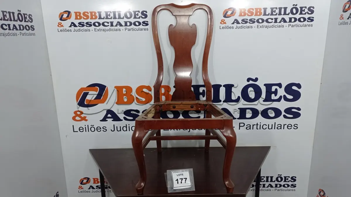 LOTE 177 - 01 CADEIRA DE JANTAR. (NO ESTADO EM QUE SE ENCONTRA. SUJEITO A AVARIAS OCULTAS/VISÍVEIS.)  BF8597E