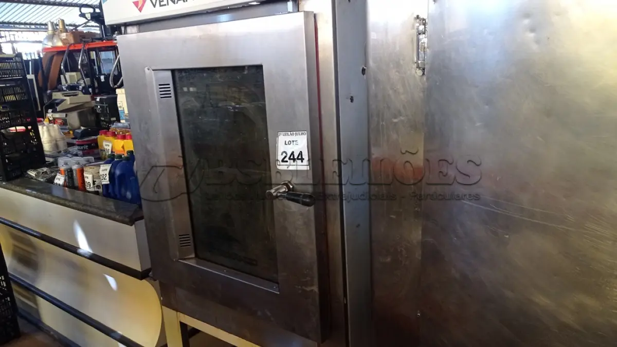 LOTE 244 - 01 FORNO INDUSTRIAL ELÉTRICO. (NO ESTADO) ATENÇÃO! FAZER A VISITAÇÃO ANTES DE ARREMATAR, NÃO SABEMOS SE FUNCIONA, LEILÃO NÃO TEM GARANTIA E NEM DEVOLUÇÃO, SUJEITO A POSSÍVEIS AVARIAS VISÍVEIS/OCULTAS E/OU AUSÊNCIA DE COMPONENTES.