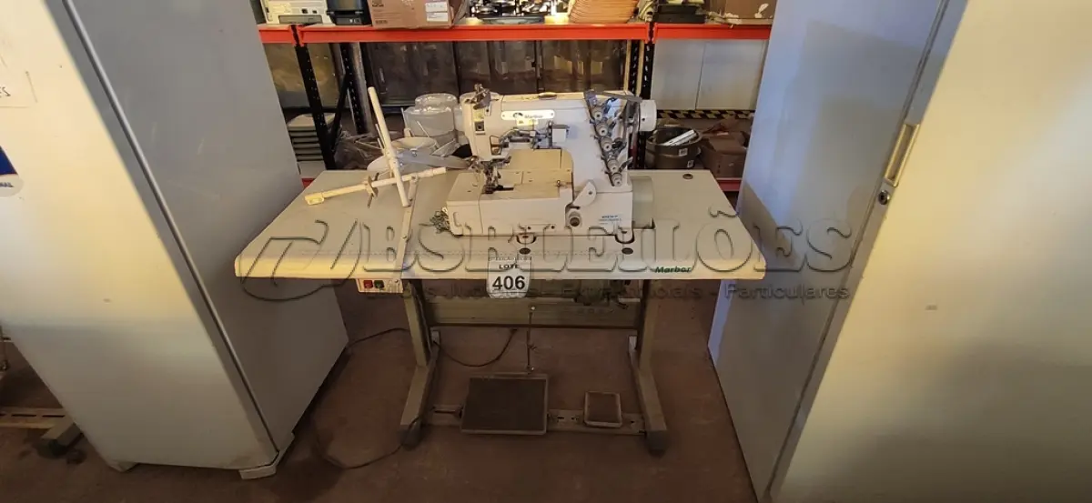 LOTE 406 - 01 MÁQUINA DE COSTURA INDUSTRIAL MARCA MARBOR. (NO ESTADO) ATENÇÃO! FAZER A VISITAÇÃO ANTES DE ARREMATAR, NÃO SABEMOS SE FUNCIONA. LEILÃO NÃO TEM GARANTIA E NEM DEVOLUÇÃO, SUJEITO A POSSÍVEIS AVARIAS VISÍVEIS/OCULTAS E/OU AUSÊNCIA DE COMPONENTES.