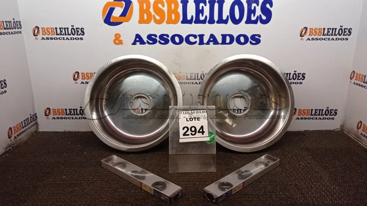 LOTE 294 - 02 CUBAS EM INOX E 02 NÍVEIS DE ALUMÍNIO. (NO ESTADO) ATENÇÃO! FAZER A VISITAÇÃO ANTES DE ARREMATAR, NÃO SABEMOS SE FUNCIONA, LEILÃO NÃO TEM GARANTIA E NEM DEVOLUÇÃO, SUJEITO A POSSÍVEIS AVARIAS VISÍVEIS/OCULTAS E/OU AUSÊNCIA DE COMPONENTES.