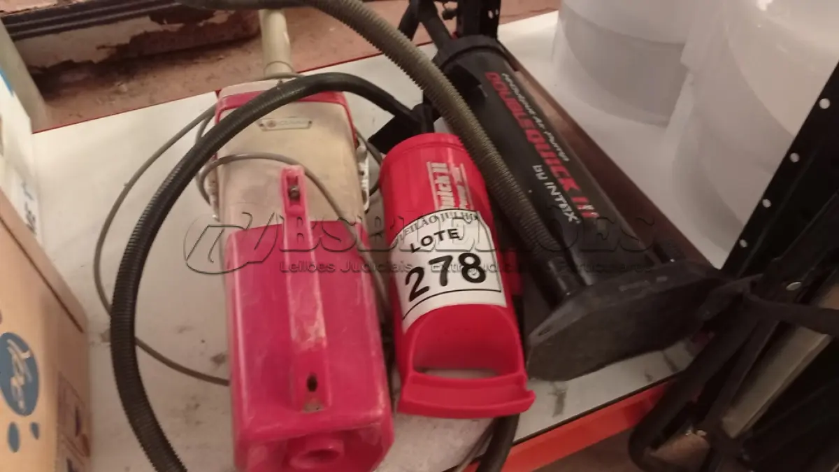 LOTE 278 - 01 ASPIRADOR DE PÓ E 02 BOMBAS PARA ENCHER COLCHÃO INFLÁVEL. (NO ESTADO) ATENÇÃO! FAZER A VISITAÇÃO ANTES DE ARREMATAR, NÃO SABEMOS SE FUNCIONA. LEILÃO NÃO TEM GARANTIA E NEM DEVOLUÇÃO, SUJEITO A POSSÍVEIS AVARIAS VISÍVEIS/OCULTAS E/OU AUSÊNCIA DE COMPONENTES.