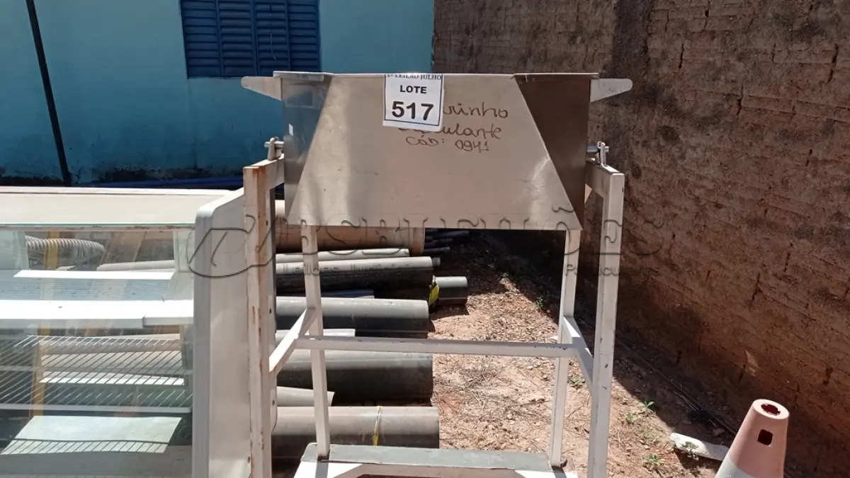 LOTE 517 - 01 CARRINHO BASCULANTE. (NO ESTADO) ATENÇÃO! FAZER A VISITAÇÃO ANTES DE ARREMATAR, NÃO SABEMOS SE FUNCIONA, LEILÃO NÃO TEM GARANTIA E NEM DEVOLUÇÃO, SUJEITO A POSSÍVEIS AVARIAS VISÍVEIS/OCULTAS E/OU AUSÊNCIA DE COMPONENTES.