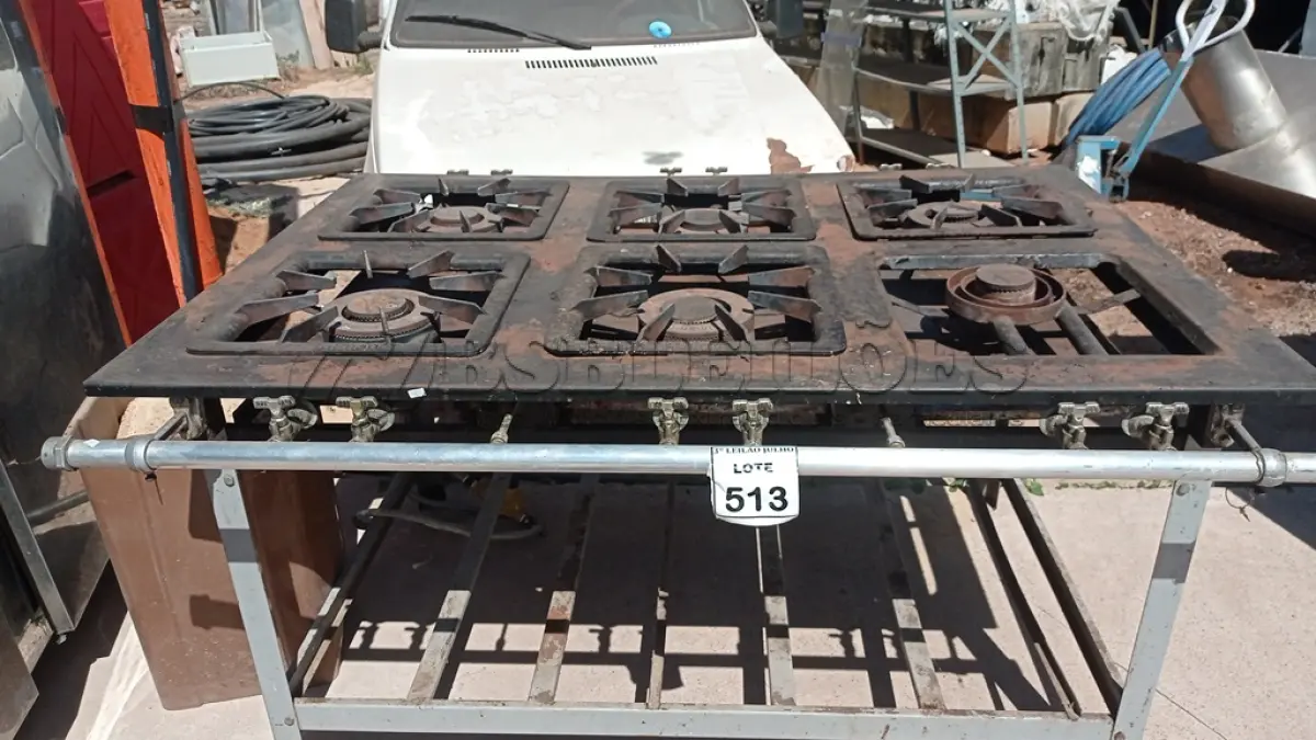 LOTE 402 - 01 FOGÃO INDUSTRIAL 6 BOCAS. (NO ESTADO) ATENÇÃO! FAZER A VISITAÇÃO ANTES DE ARREMATAR, NÃO SABEMOS SE FUNCIONA, LEILÃO NÃO TEM GARANTIA E NEM DEVOLUÇÃO, SUJEITO A POSSÍVEIS AVARIAS VISÍVEIS/OCULTAS E/OU AUSÊNCIA DE COMPONENTES.