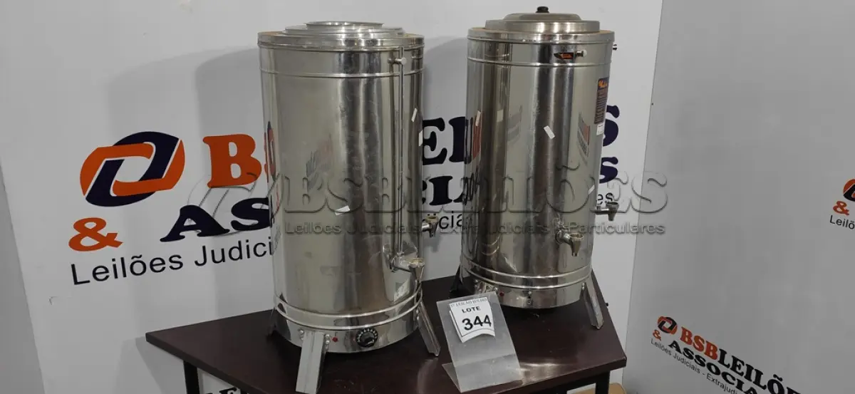 LOTE 344 - 02 CAFETEIRAS INDUSTRIAIS EM INOX.  (NO ESTADO) ATENÇÃO! FAZER A VISITAÇÃO ANTES DE ARREMATAR, NÃO SABEMOS SE FUNCIONA. LEILÃO NÃO TEM GARANTIA E NEM DEVOLUÇÃO, SUJEITO A POSSÍVEIS AVARIAS VISÍVEIS/OCULTAS E/OU AUSÊNCIA DE COMPONENTES.