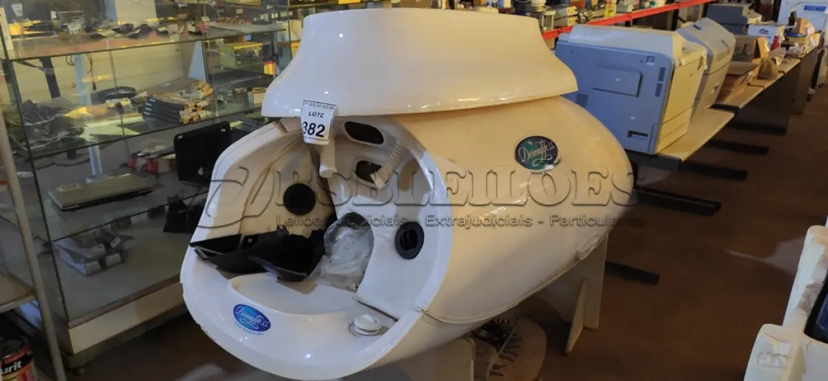 LOTE 382 - 01 MÁQUINA DE BRONZEAMENTO ARTIFICIAL DERMA LIFE 5.5. (NO ESTADO) ATENÇÃO! FAZER A VISITAÇÃO ANTES DE ARREMATAR, NÃO SABEMOS SE FUNCIONA. LEILÃO NÃO TEM GARANTIA E NEM DEVOLUÇÃO, SUJEITO A POSSÍVEIS AVARIAS VISÍVEIS/OCULTAS E/OU AUSÊNCIA DE COMPONENTES.