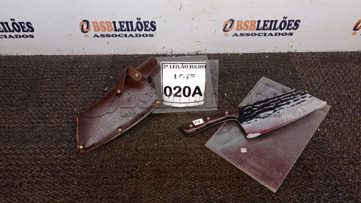 LOTE 020 - CUTELO  IMPORTADA AÇO INOXIDÁVEL CABO EM MADEIRA  FULL TANG BAINHA DE NAPA  TAMANHO TOTAL 30CM PESO 318G JÁ (NO ESTADO) ATENÇÃO! FAZER A VISITAÇÃO ANTES DE ARREMATAR, NÃO SABEMOS SE FUNCIONA, LEILÃO NÃO TEM GARANTIA E NEM DEVOLUÇÃO, SUJEITO A POSSÍVEIS AVARIAS VISÍVEIS/OCULTAS E/OU AUSÊNCIA DE COMPONENTES.