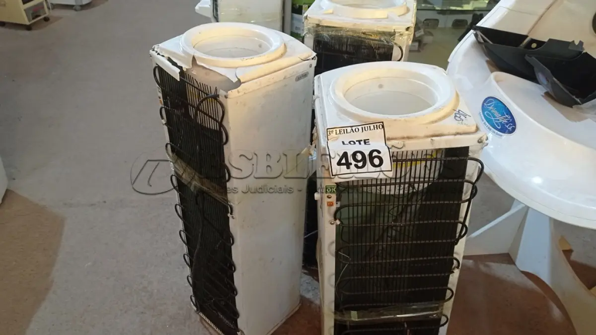 LOTE 496 - 03 BEBEDOUROS PARA GARRAFÃO. (NO ESTADO) ATENÇÃO! FAZER A VISITAÇÃO ANTES DE ARREMATAR, NÃO SABEMOS SE FUNCIONA, LEILÃO NÃO TEM GARANTIA E NEM DEVOLUÇÃO, SUJEITO A POSSÍVEIS AVARIAS VISÍVEIS/OCULTAS E/OU AUSÊNCIA DE COMPONENTES.