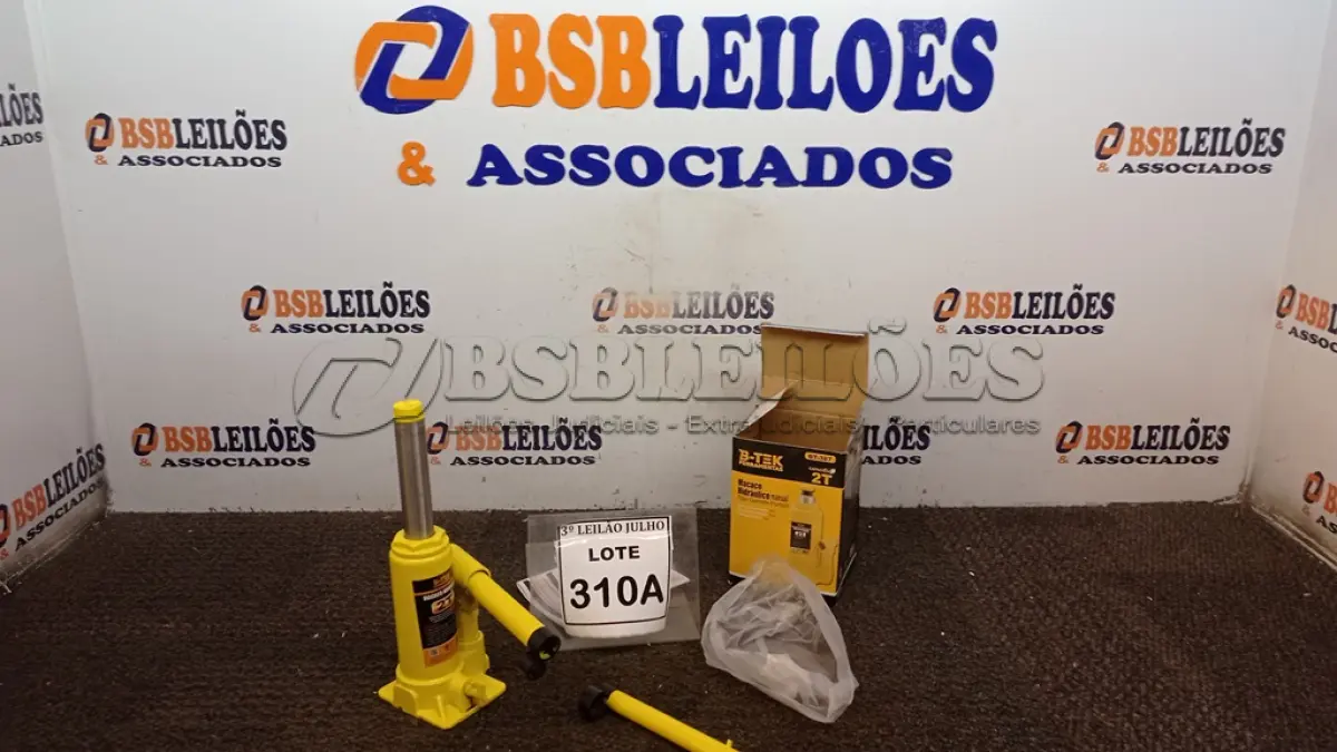 LOTE 310 - 01 MACACO HIDRÁULICO MANUAL TIPO GARRAFA. (NO ESTADO) ATENÇÃO! FAZER A VISITAÇÃO ANTES DE ARREMATAR, NÃO SABEMOS SE FUNCIONA, LEILÃO NÃO TEM GARANTIA E NEM DEVOLUÇÃO, SUJEITO A POSSÍVEIS AVARIAS VISÍVEIS/OCULTAS E/OU AUSÊNCIA DE COMPONENTES.