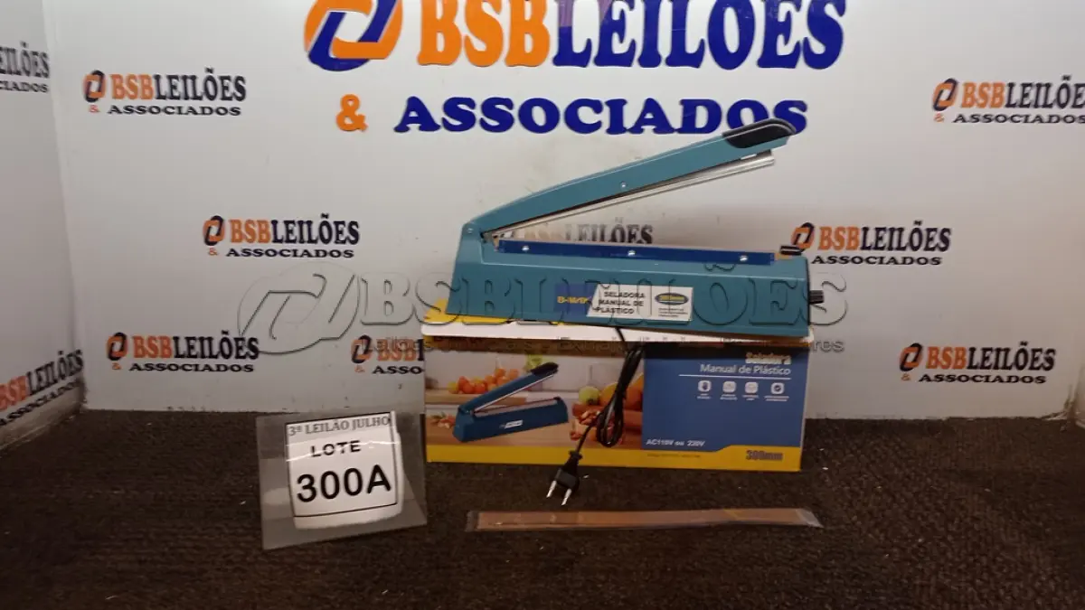 LOTE 300 - 01 SELADORA MANUAL DE PLÁSTICO 8NIVEIS DE AJUSTE MATERIAL ABS DESLIGAMENTO AUTOMÁTICO 220V 300MM POTÊNCIA 400W. (NO ESTADO) ATENÇÃO! FAZER A VISITAÇÃO ANTES DE ARREMATAR, NÃO SABEMOS SE FUNCIONA, LEILÃO NÃO TEM GARANTIA E NEM DEVOLUÇÃO, SUJEITO A POSSÍVEIS AVARIAS VISÍVEIS/OCULTAS E/OU AUSÊNCIA DE COMPONENTES.