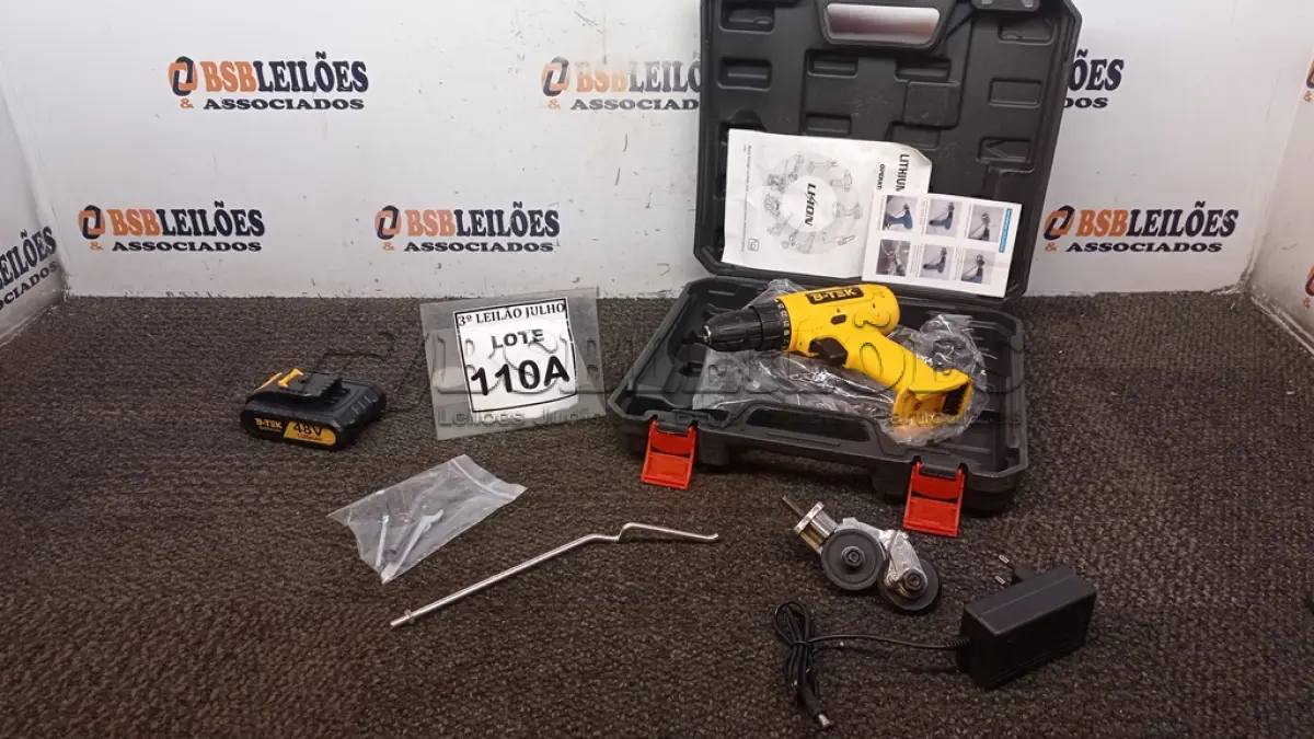 LOTE 110 - PARAFUSADEIRA 48V A BATERIAS E ADAPTADOR CORTADOR DE CHAPA COM MALETA (NO ESTADO) ATENÇÃO! FAZER A VISITAÇÃO ANTES DE ARREMATAR, NÃO SABEMOS SE FUNCIONA, LEILÃO NÃO TEM GARANTIA E NEM DEVOLUÇÃO, SUJEITO A POSSÍVEIS AVARIAS VISÍVEIS/OCULTAS E/OU AUSÊNCIA DE COMPONENTES.