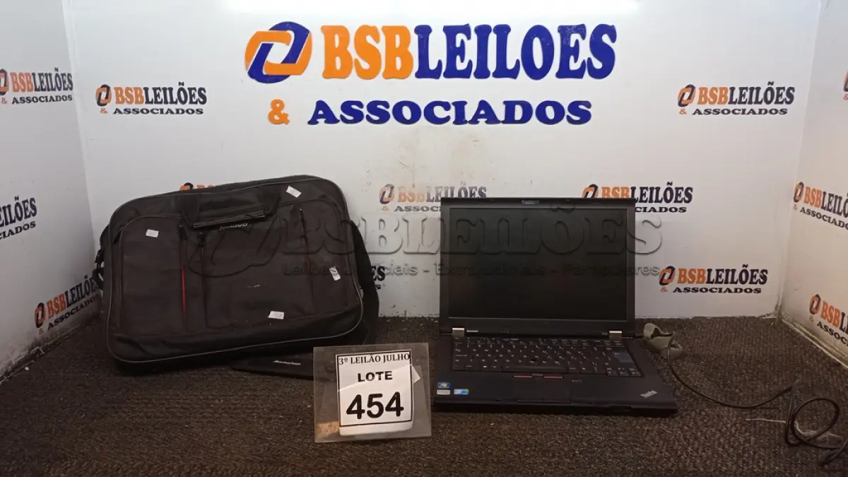 LOTE 454 - 01 NOTEBOOK LENOVO THINKPAD COM CASE. (NO ESTADO) ATENÇÃO! FAZER A VISITAÇÃO ANTES DE ARREMATAR, NÃO SABEMOS SE FUNCIONA, LEILÃO NÃO TEM GARANTIA E NEM DEVOLUÇÃO, SUJEITO A POSSÍVEIS AVARIAS VISÍVEIS/OCULTAS E/OU AUSÊNCIA DE COMPONENTES.