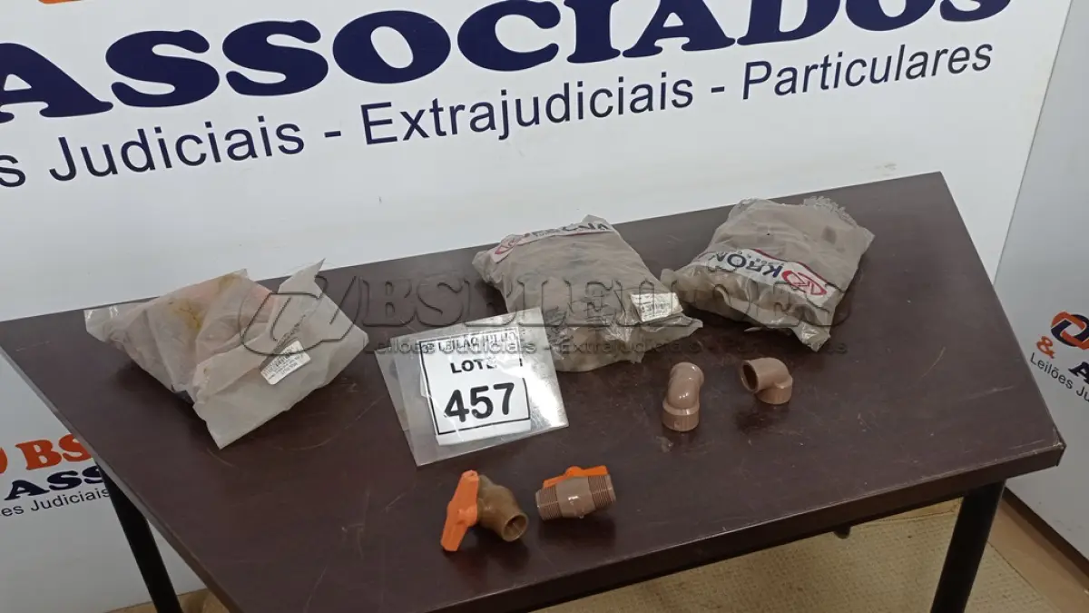 LOTE 457 - 10 PEÇAS DE REGISTRO PVC 25MM, 30 JOELHOS 90° 25X3/4 E VÁRIAS PEÇAS DE TÊ SOLDÁVEL. (NO ESTADO) ATENÇÃO! FAZER A VISITAÇÃO ANTES DE ARREMATAR, NÃO SABEMOS SE FUNCIONA, LEILÃO NÃO TEM GARANTIA E NEM DEVOLUÇÃO, SUJEITO A POSSÍVEIS AVARIAS VISÍVEIS/OCULTAS E/OU AUSÊNCIA DE COMPONENTES.
