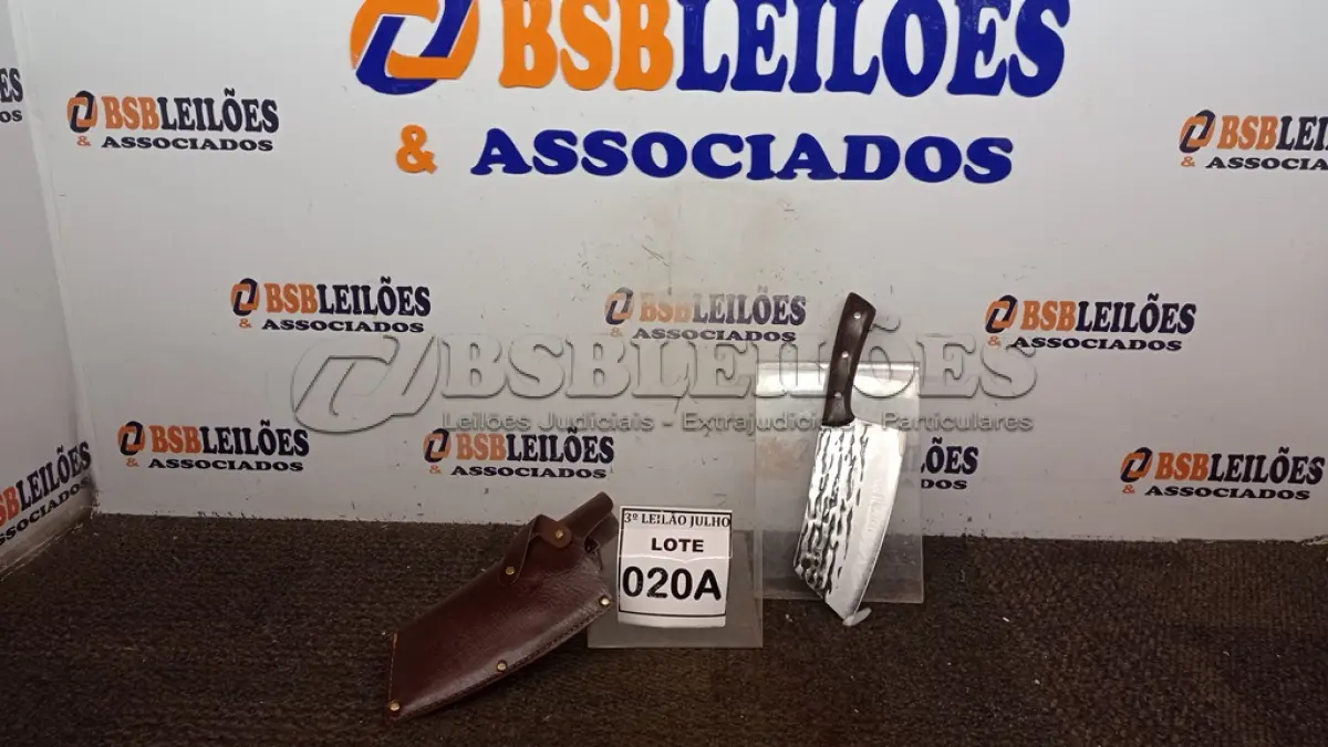 LOTE 020 - CUTELO  IMPORTADA AÇO INOXIDÁVEL CABO EM MADEIRA  FULL TANG BAINHA DE NAPA  TAMANHO TOTAL 30CM PESO 318G JÁ (NO ESTADO) ATENÇÃO! FAZER A VISITAÇÃO ANTES DE ARREMATAR, NÃO SABEMOS SE FUNCIONA, LEILÃO NÃO TEM GARANTIA E NEM DEVOLUÇÃO, SUJEITO A POSSÍVEIS AVARIAS VISÍVEIS/OCULTAS E/OU AUSÊNCIA DE COMPONENTES.