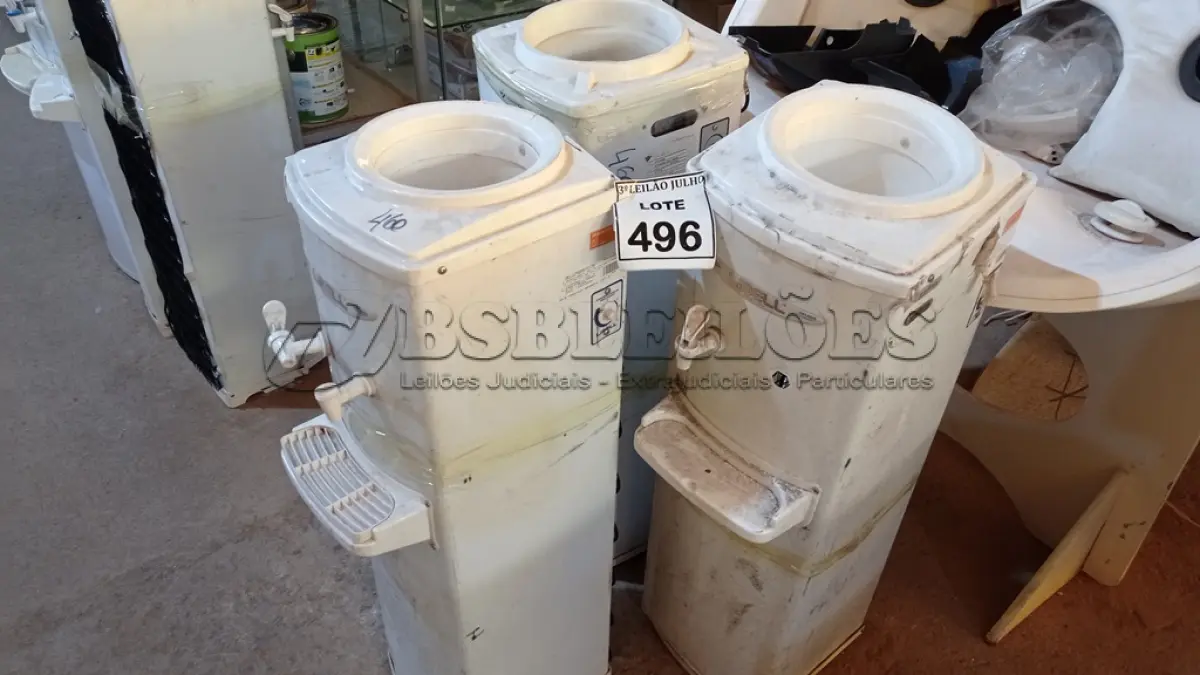 LOTE 496 - 03 BEBEDOUROS PARA GARRAFÃO. (NO ESTADO) ATENÇÃO! FAZER A VISITAÇÃO ANTES DE ARREMATAR, NÃO SABEMOS SE FUNCIONA, LEILÃO NÃO TEM GARANTIA E NEM DEVOLUÇÃO, SUJEITO A POSSÍVEIS AVARIAS VISÍVEIS/OCULTAS E/OU AUSÊNCIA DE COMPONENTES.