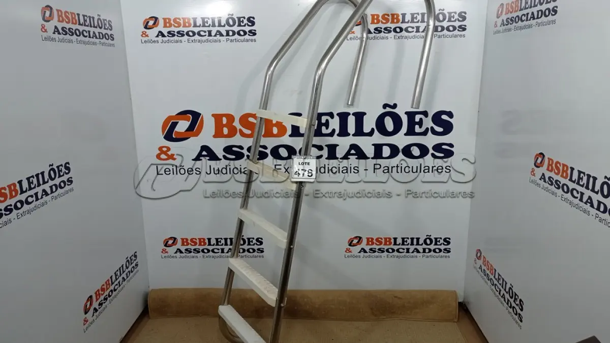 LOTE 478 - 01 ESCADA PARA PISCINA. (NO ESTADO) ATENÇÃO! FAZER A VISITAÇÃO ANTES DE ARREMATAR, NÃO SABEMOS SE FUNCIONA, LEILÃO NÃO TEM GARANTIA E NEM DEVOLUÇÃO, SUJEITO A POSSÍVEIS AVARIAS VISÍVEIS/OCULTAS E/OU AUSÊNCIA DE COMPONENTES.