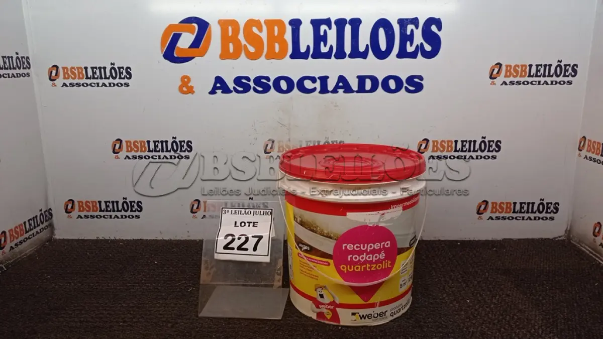LOTE 227 - 01 BALDE DE IMPERMEABILIZANTE DE 12KG MARCA WEBER. (NO ESTADO) ATENÇÃO! FAZER A VISITAÇÃO ANTES DE ARREMATAR, NÃO SABEMOS SE FUNCIONA, LEILÃO NÃO TEM GARANTIA E NEM DEVOLUÇÃO, SUJEITO A POSSÍVEIS AVARIAS VISÍVEIS/OCULTAS E/OU AUSÊNCIA DE COMPONENTES.