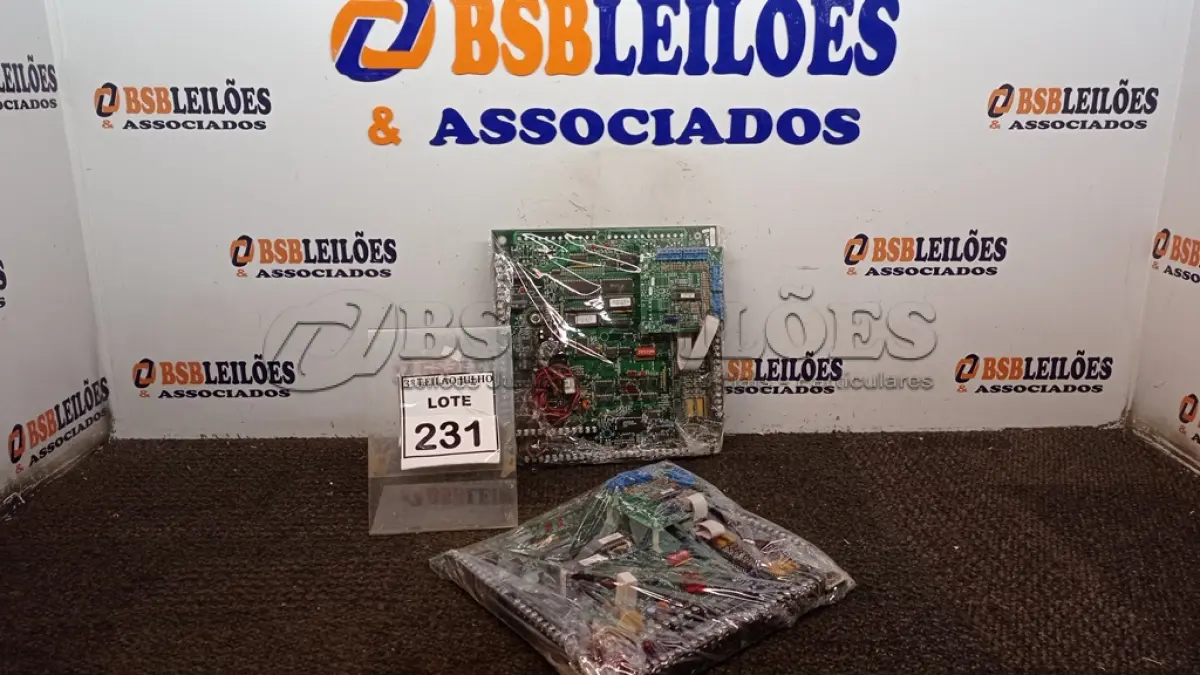 LOTE 231 - 02 PLACAS MÃE. (NO ESTADO) ATENÇÃO! FAZER A VISITAÇÃO ANTES DE ARREMATAR, NÃO SABEMOS SE FUNCIONA, LEILÃO NÃO TEM GARANTIA E NEM DEVOLUÇÃO, SUJEITO A POSSÍVEIS AVARIAS VISÍVEIS/OCULTAS E/OU AUSÊNCIA DE COMPONENTES.