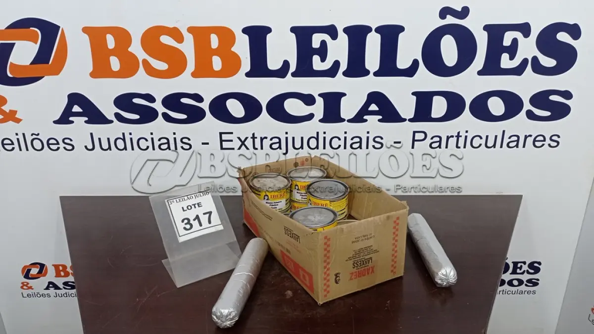 LOTE 317 - 10 LATAS DE MASSA ADESIVA PLÁSTICA MARCA IBERÊ CORES VARIADAS 02 BISNAGAS DE PRO PU. (NO ESTADO) ATENÇÃO! FAZER A VISITAÇÃO ANTES DE ARREMATAR, NÃO SABEMOS SE FUNCIONA, LEILÃO NÃO TEM GARANTIA E NEM DEVOLUÇÃO, SUJEITO A POSSÍVEIS AVARIAS VISÍVEIS/OCULTAS E/OU AUSÊNCIA DE COMPONENTES.