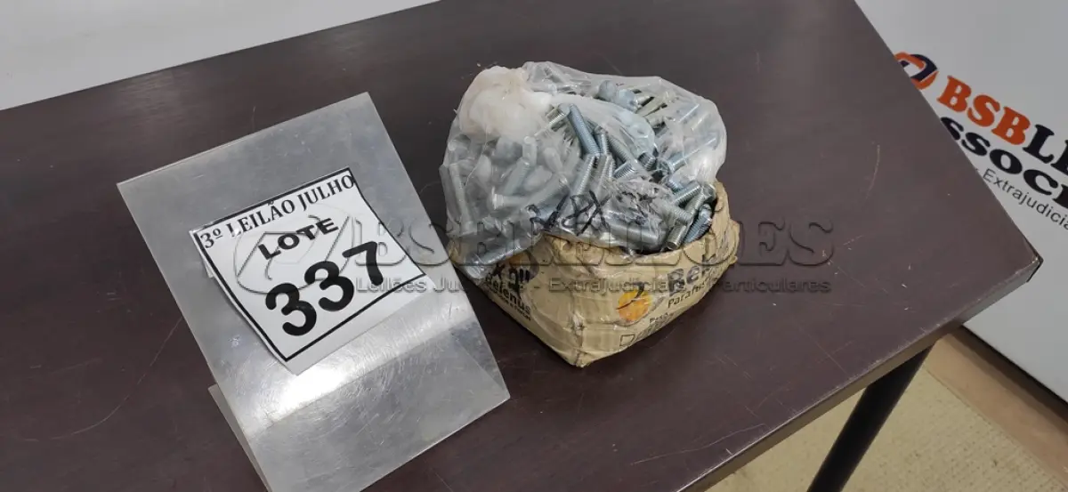 LOTE 337 - 01 LOTE COM PARAFUSOS FRANCÊS COM ZB 3/8-16X2. (NO ESTADO) ATENÇÃO! FAZER A VISITAÇÃO ANTES DE ARREMATAR, NÃO SABEMOS SE FUNCIONA. LEILÃO NÃO TEM GARANTIA E NEM DEVOLUÇÃO, SUJEITO A POSSÍVEIS AVARIAS VISÍVEIS/OCULTAS E/OU AUSÊNCIA DE COMPONENTES.