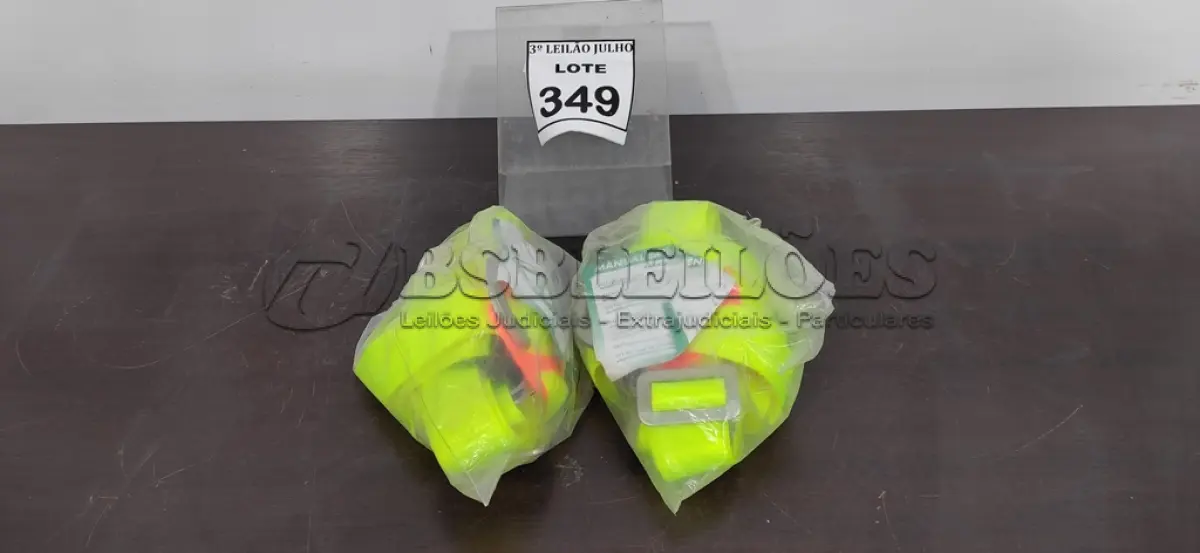 LOTE 525 - 02 CINTAS DE SEGURANÇA.  (NO ESTADO) ATENÇÃO! FAZER A VISITAÇÃO ANTES DE ARREMATAR, NÃO SABEMOS SE FUNCIONA. LEILÃO NÃO TEM GARANTIA E NEM DEVOLUÇÃO, SUJEITO A POSSÍVEIS AVARIAS VISÍVEIS/OCULTAS E/OU AUSÊNCIA DE COMPONENTES.