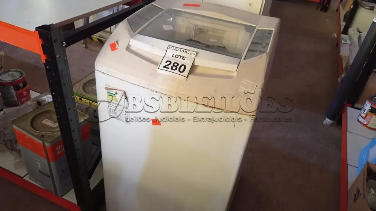 LOTE 280 - 01 MÁQUINA DE LAVAR 8KG 127V MARCA BRASTEMP. (NO ESTADO) ATENÇÃO! FAZER A VISITAÇÃO ANTES DE ARREMATAR, NÃO SABEMOS SE FUNCIONA, LEILÃO NÃO TEM GARANTIA E NEM DEVOLUÇÃO, SUJEITO A POSSÍVEIS AVARIAS VISÍVEIS/OCULTAS E/OU AUSÊNCIA DE COMPONENTES.