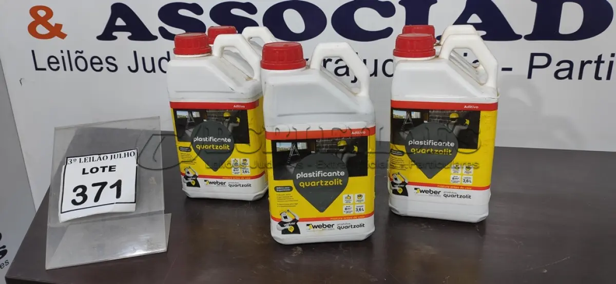 LOTE 371 - 05 GALÕES DE ADITIVO PARA ARGAMASSAS PLASTIFICANTE QUARTZOLIT DE 3,6 CADA MARCA WEBER. (NO ESTADO) ATENÇÃO! FAZER A VISITAÇÃO ANTES DE ARREMATAR, NÃO SABEMOS SE FUNCIONA. LEILÃO NÃO TEM GARANTIA E NEM DEVOLUÇÃO, SUJEITO A POSSÍVEIS AVARIAS VISÍVEIS/OCULTAS E/OU AUSÊNCIA DE COMPONENTES.