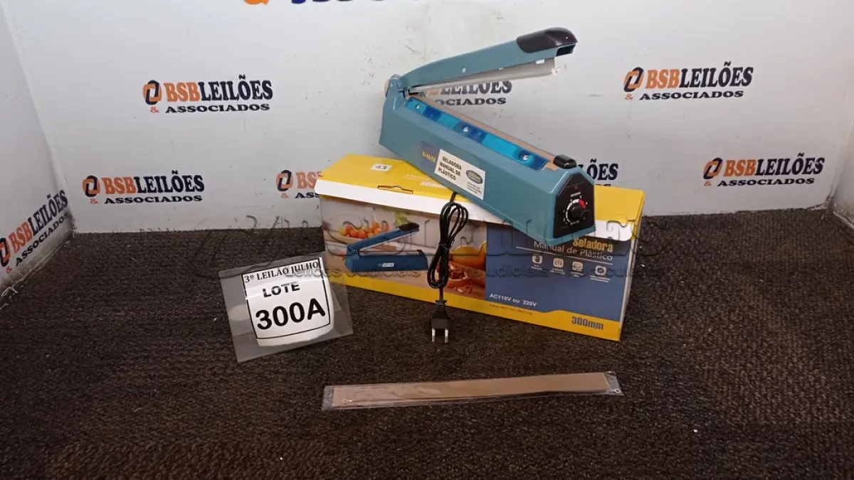 LOTE 300 - 01 SELADORA MANUAL DE PLÁSTICO 8NIVEIS DE AJUSTE MATERIAL ABS DESLIGAMENTO AUTOMÁTICO 220V 300MM POTÊNCIA 400W. (NO ESTADO) ATENÇÃO! FAZER A VISITAÇÃO ANTES DE ARREMATAR, NÃO SABEMOS SE FUNCIONA, LEILÃO NÃO TEM GARANTIA E NEM DEVOLUÇÃO, SUJEITO A POSSÍVEIS AVARIAS VISÍVEIS/OCULTAS E/OU AUSÊNCIA DE COMPONENTES.