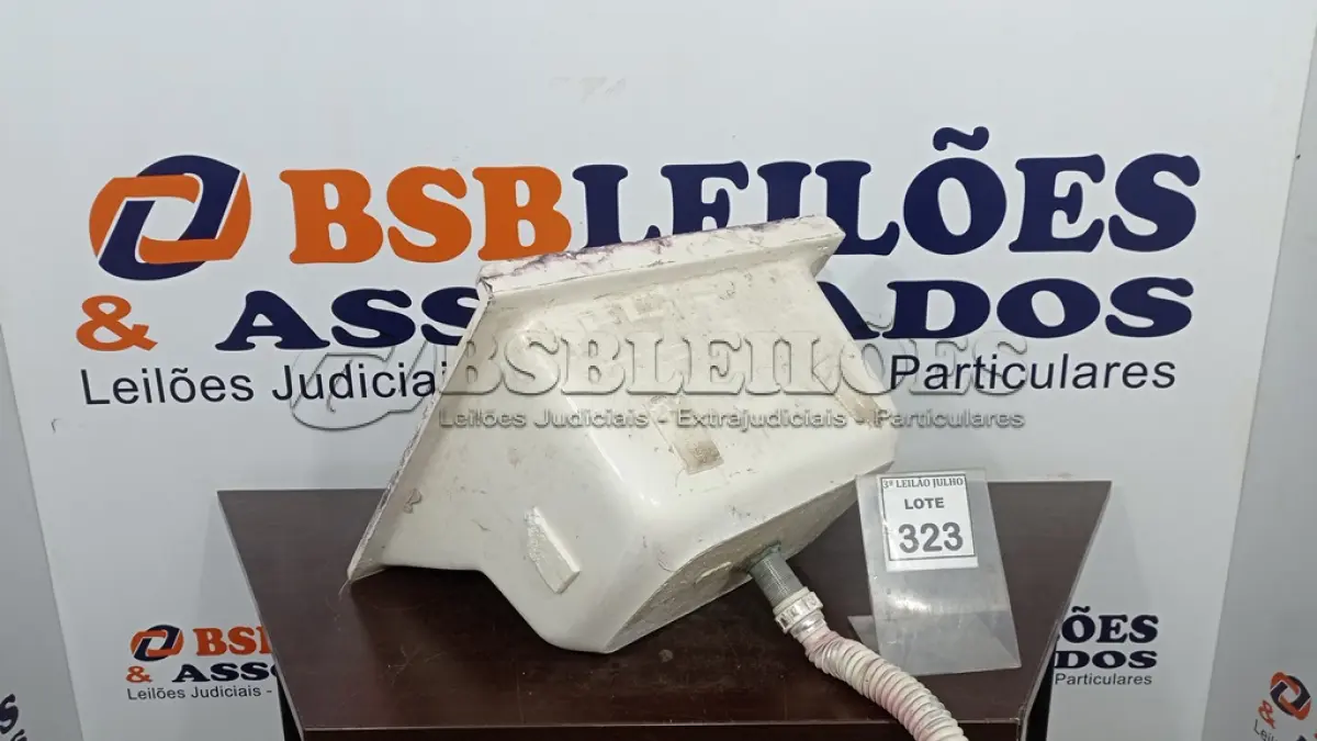 LOTE 323 - 01 TANQUE DE FIBRA SINTÉTICA. (NO ESTADO) ATENÇÃO! FAZER A VISITAÇÃO ANTES DE ARREMATAR, NÃO SABEMOS SE FUNCIONA, LEILÃO NÃO TEM GARANTIA E NEM DEVOLUÇÃO, SUJEITO A POSSÍVEIS AVARIAS VISÍVEIS/OCULTAS E/OU AUSÊNCIA DE COMPONENTES.