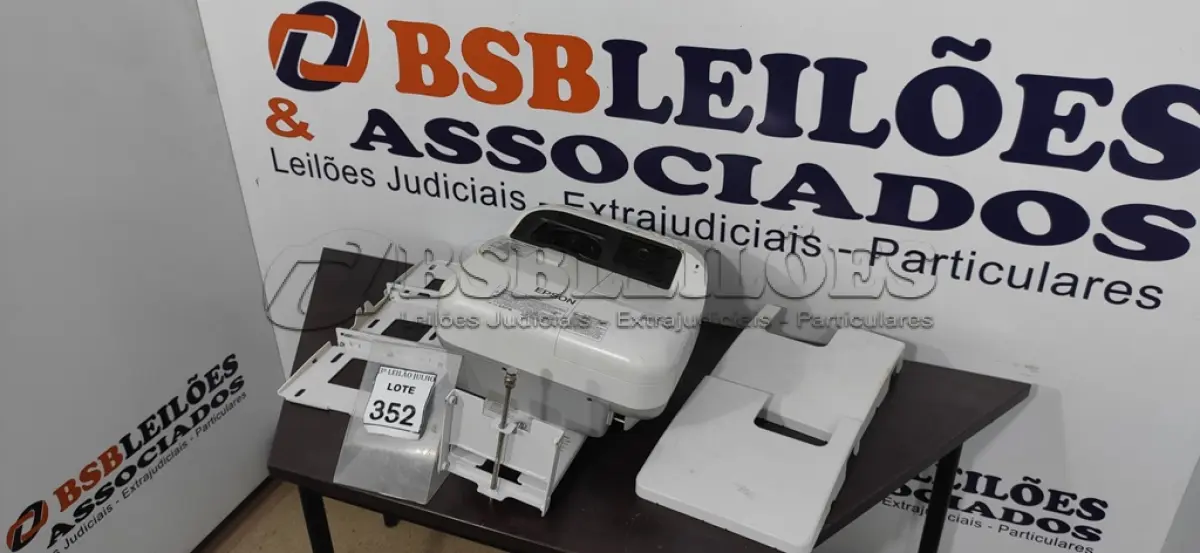 LOTE 352 - 01 PROJETOR INTRATIVO BRIGHTLINK 595WI COM SUPORTE (NO ESTADO) ATENÇÃO! FAZER A VISITAÇÃO ANTES DE ARREMATAR, NÃO SABEMOS SE FUNCIONA. LEILÃO NÃO TEM GARANTIA E NEM DEVOLUÇÃO, SUJEITO A POSSÍVEIS AVARIAS VISÍVEIS/OCULTAS E/OU AUSÊNCIA DE COMPONENTES.